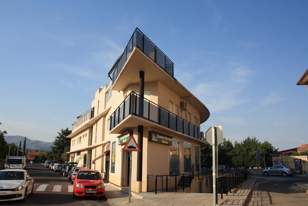Ar Apartamentos Soto Real Oda fotoğraf