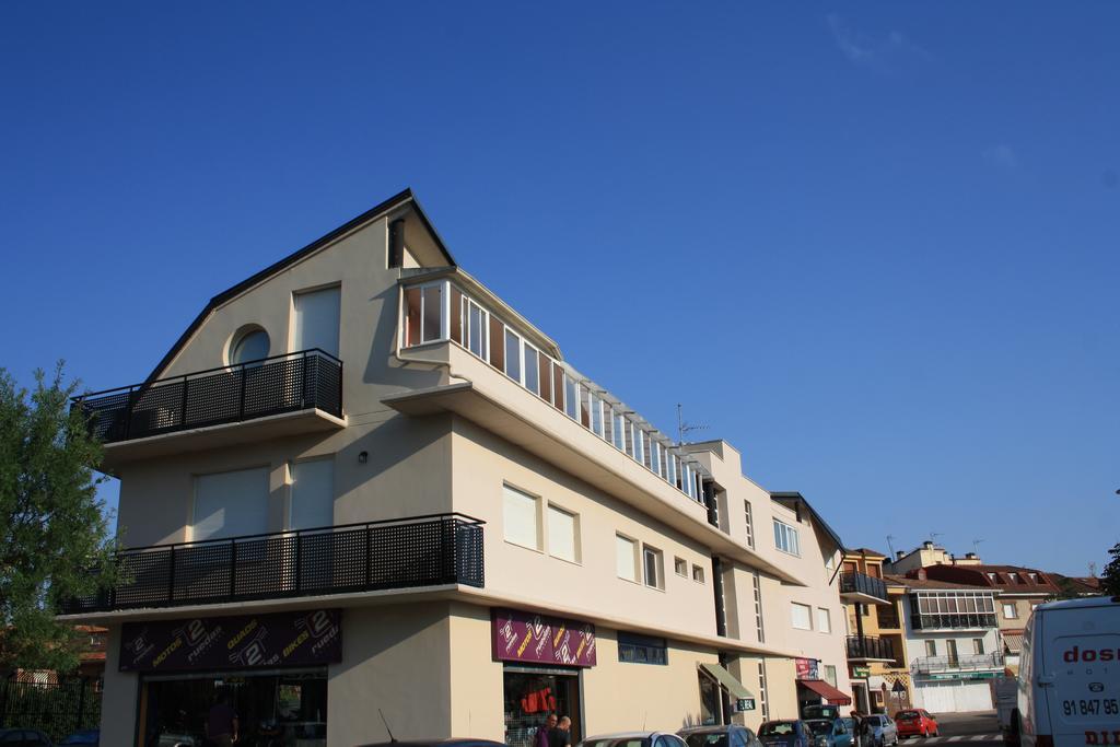 Ar Apartamentos Soto Real Oda fotoğraf