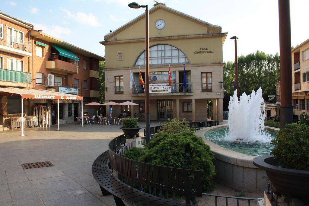 Ar Apartamentos Soto Real Oda fotoğraf