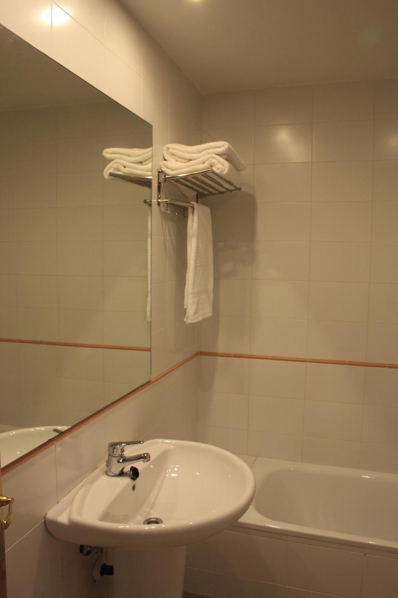 Ar Apartamentos Soto Real Oda fotoğraf