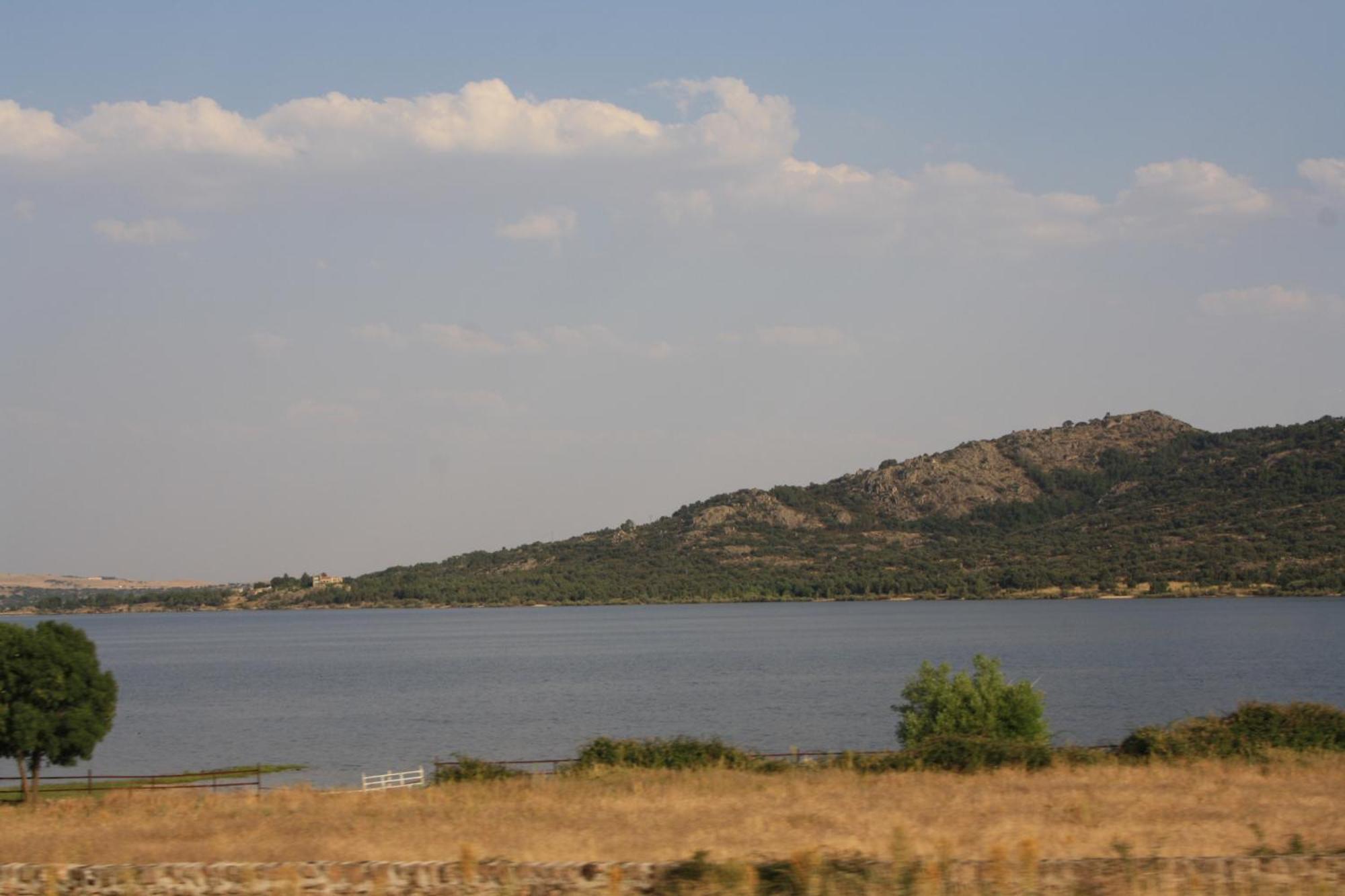 Ar Apartamentos Soto Real Oda fotoğraf
